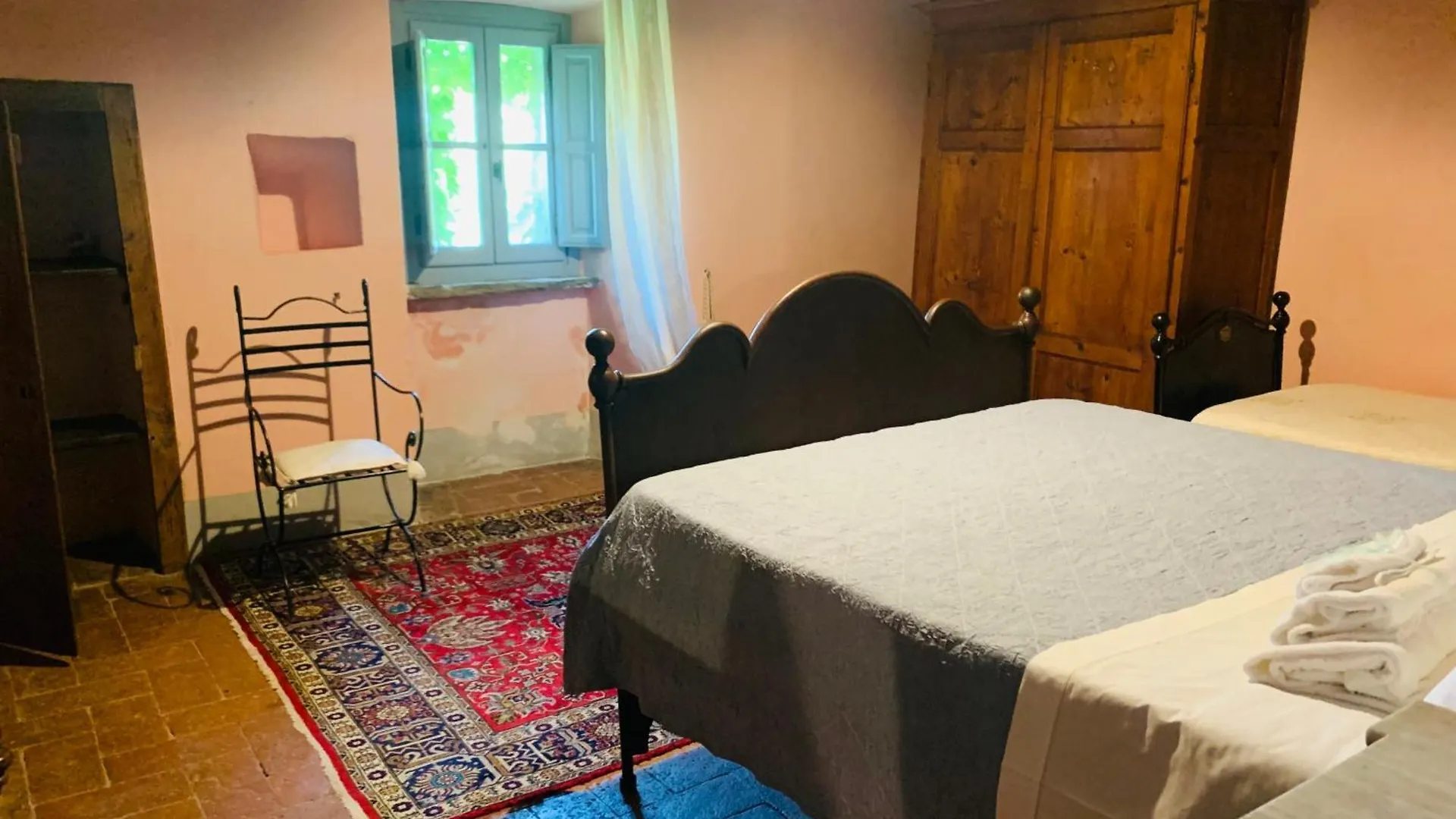 فندق مبيت وإفطار مبيت وإفطار Chiassa Superiore Locanda Di Santantimo